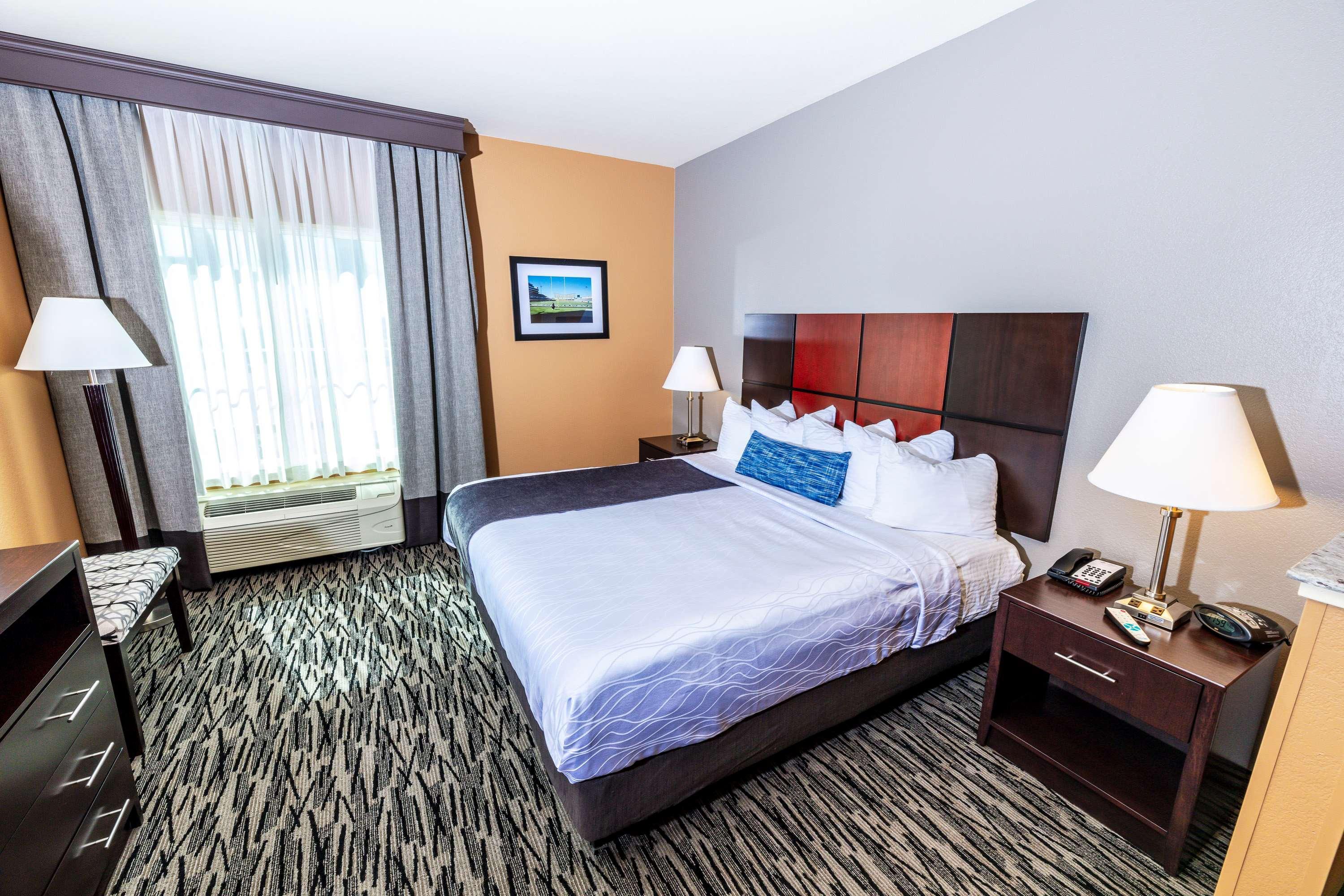 Best Western Plus Denton Inn & Suites Экстерьер фото