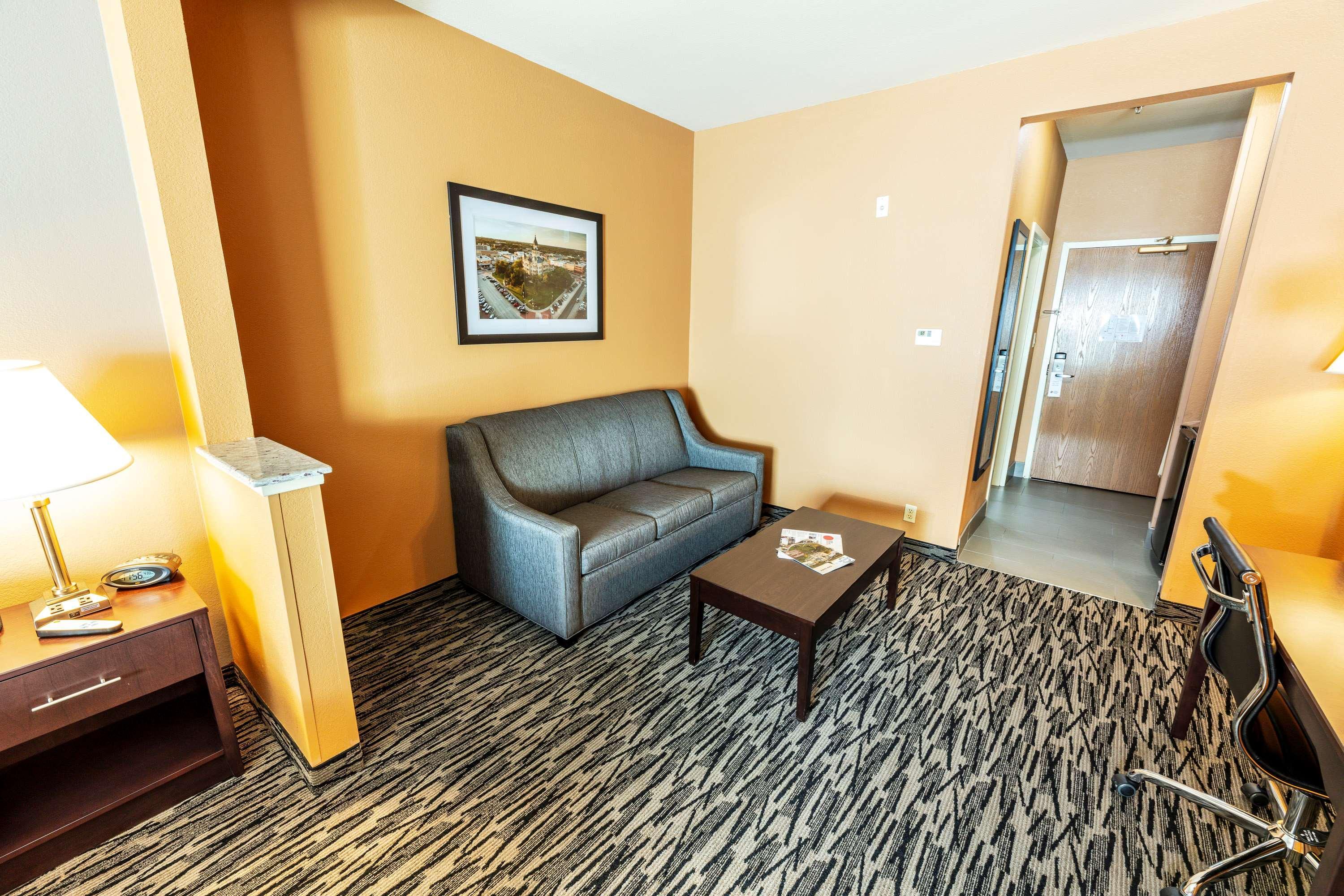 Best Western Plus Denton Inn & Suites Экстерьер фото