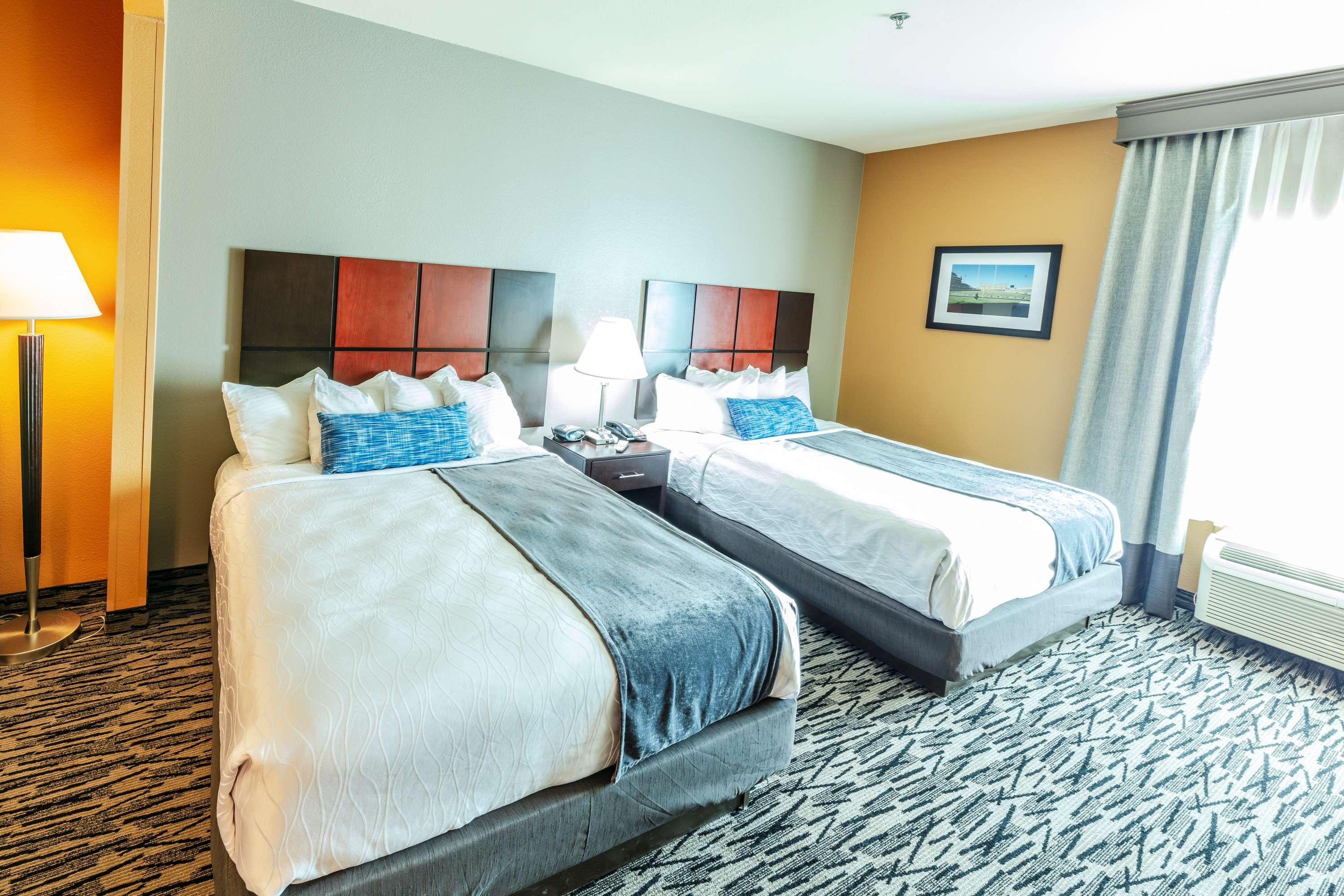Best Western Plus Denton Inn & Suites Экстерьер фото