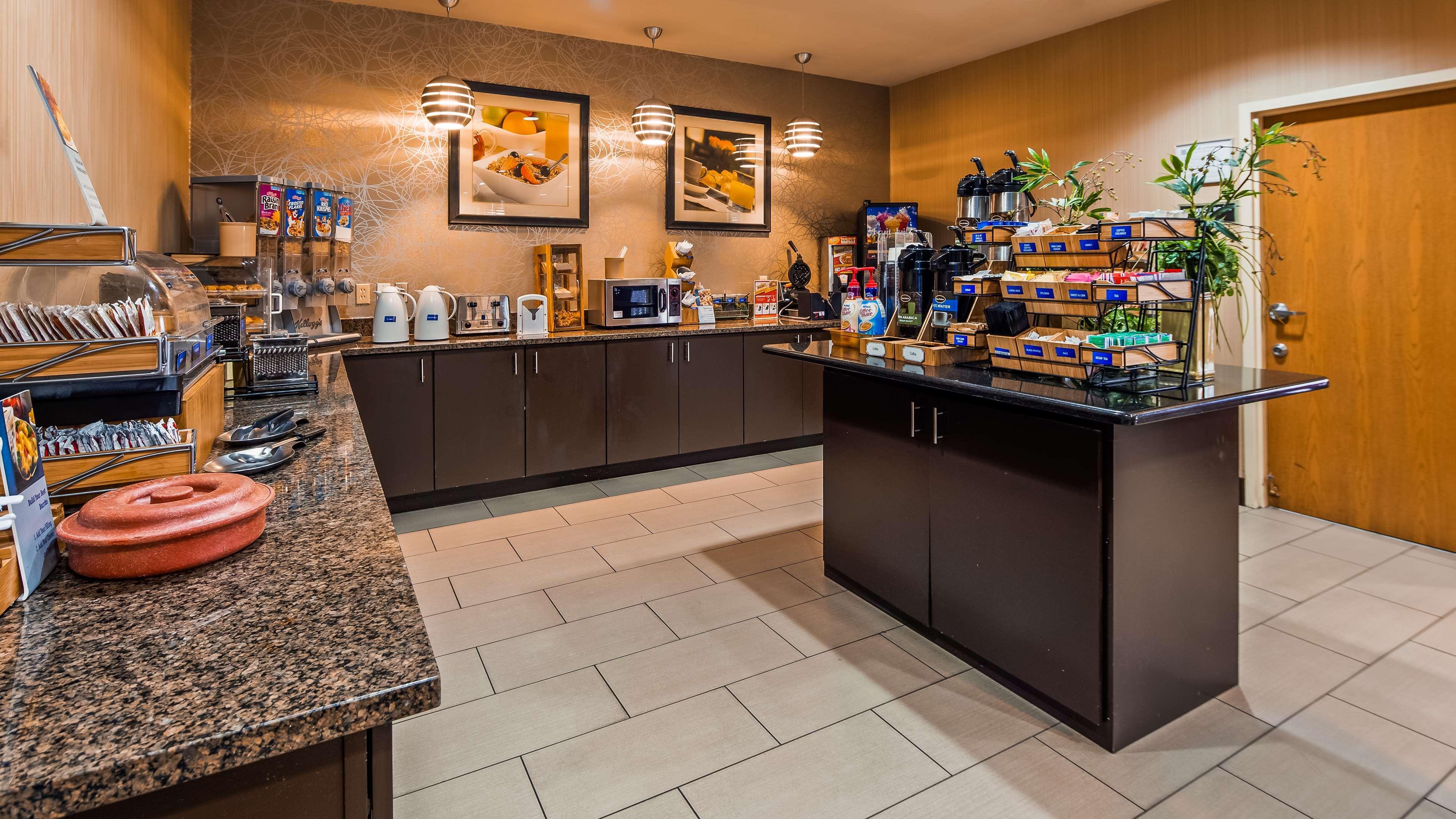 Best Western Plus Denton Inn & Suites Экстерьер фото