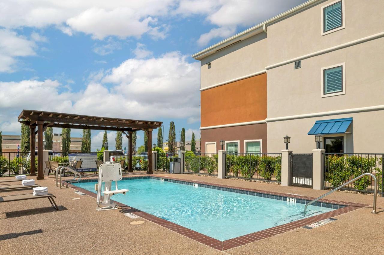 Best Western Plus Denton Inn & Suites Экстерьер фото